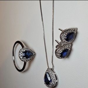 Blue sapphire tear drop set